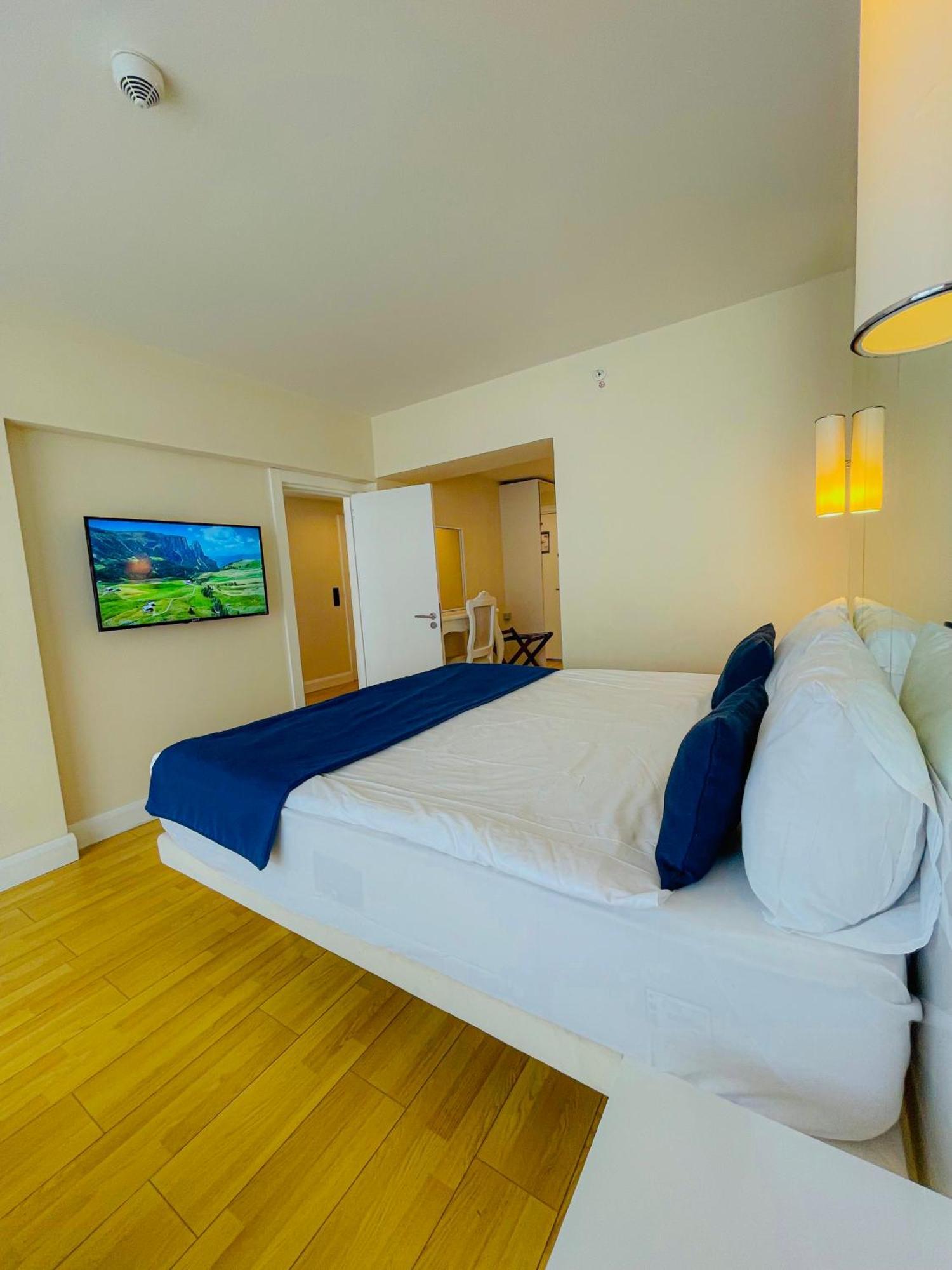 Luxury Batumi Hotel ภายนอก รูปภาพ