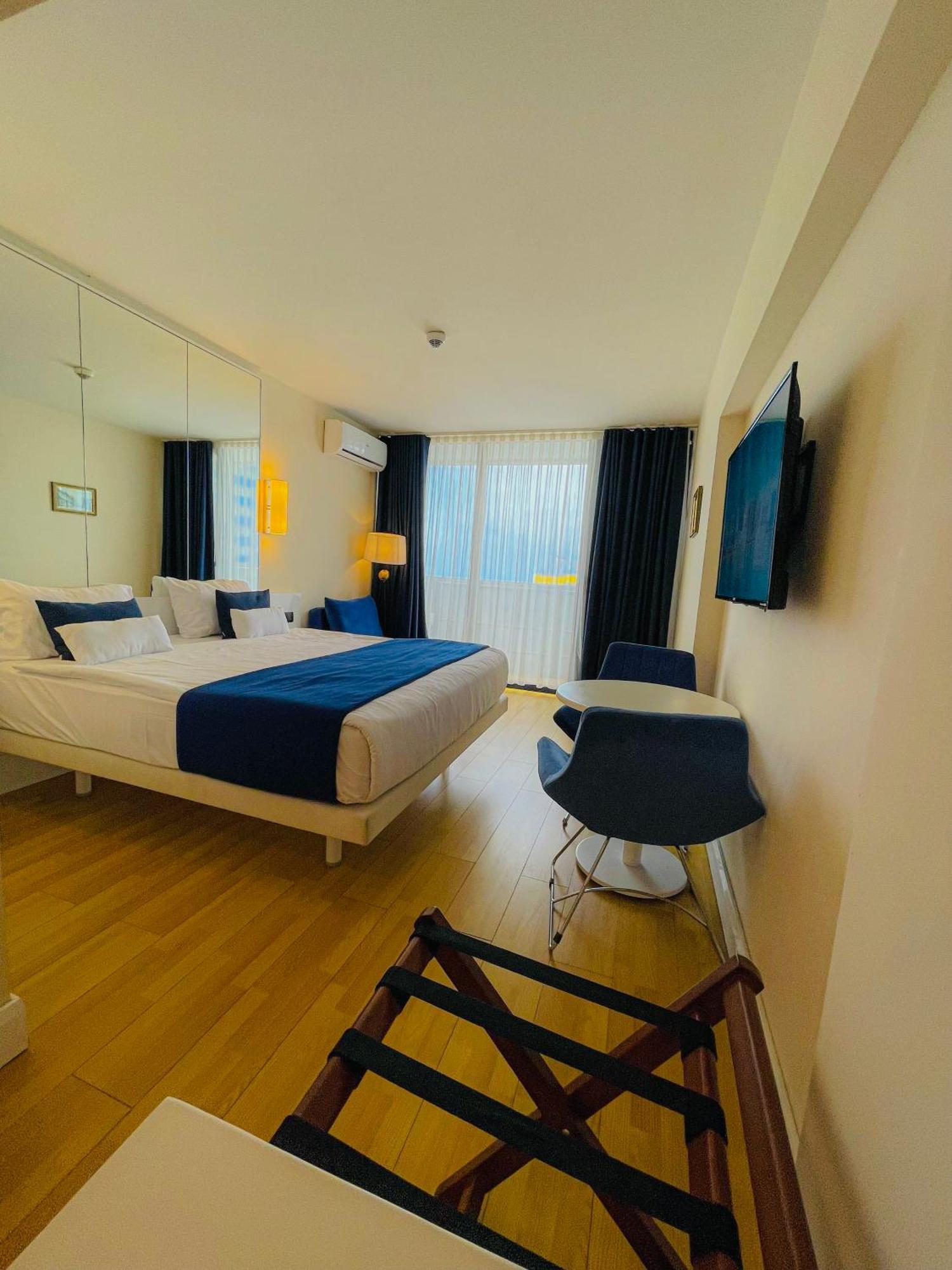 Luxury Batumi Hotel ภายนอก รูปภาพ