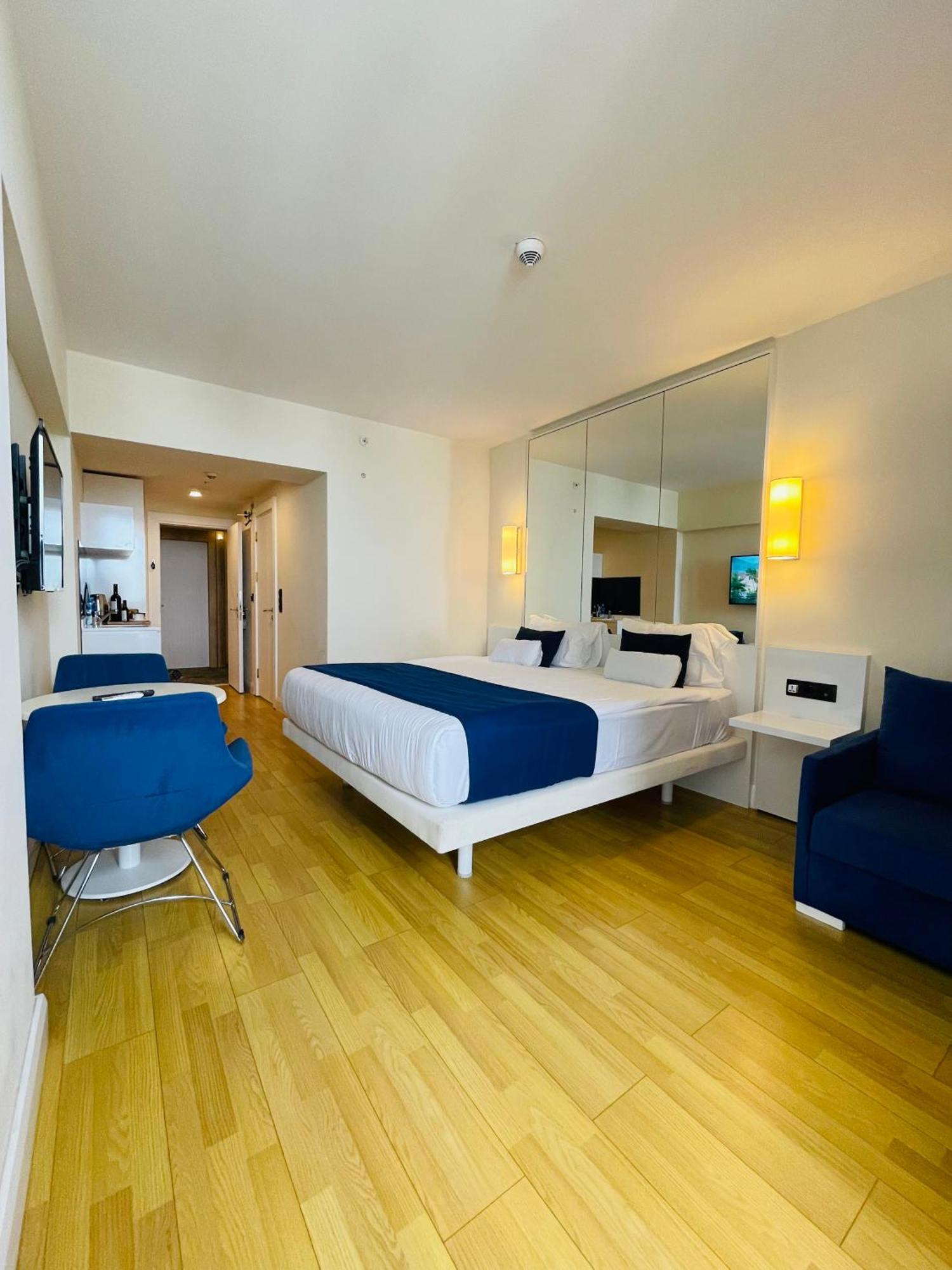 Luxury Batumi Hotel ภายนอก รูปภาพ