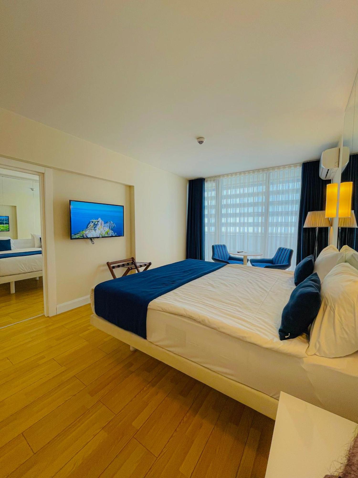 Luxury Batumi Hotel ภายนอก รูปภาพ