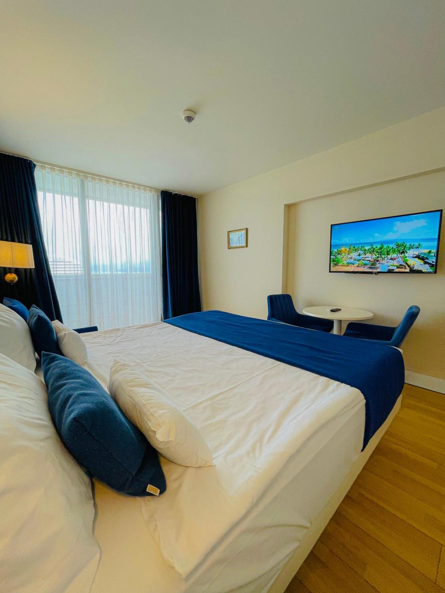 Luxury Batumi Hotel ภายนอก รูปภาพ