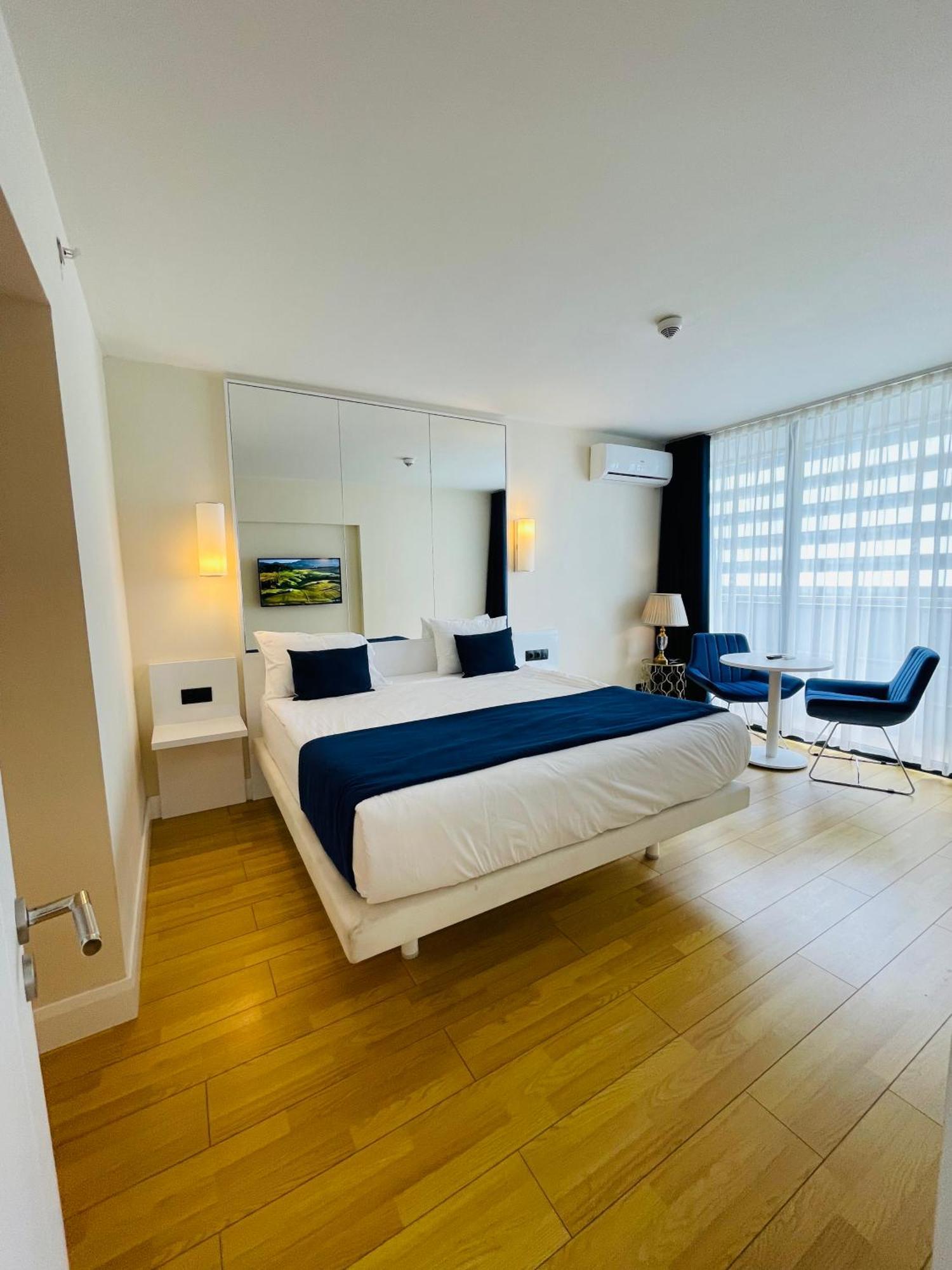 Luxury Batumi Hotel ภายนอก รูปภาพ