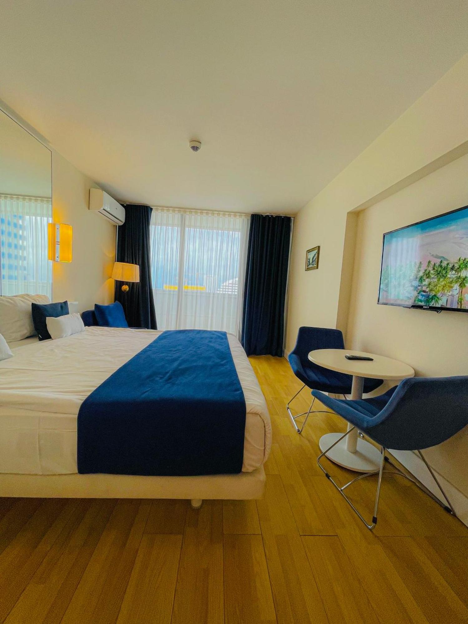 Luxury Batumi Hotel ภายนอก รูปภาพ