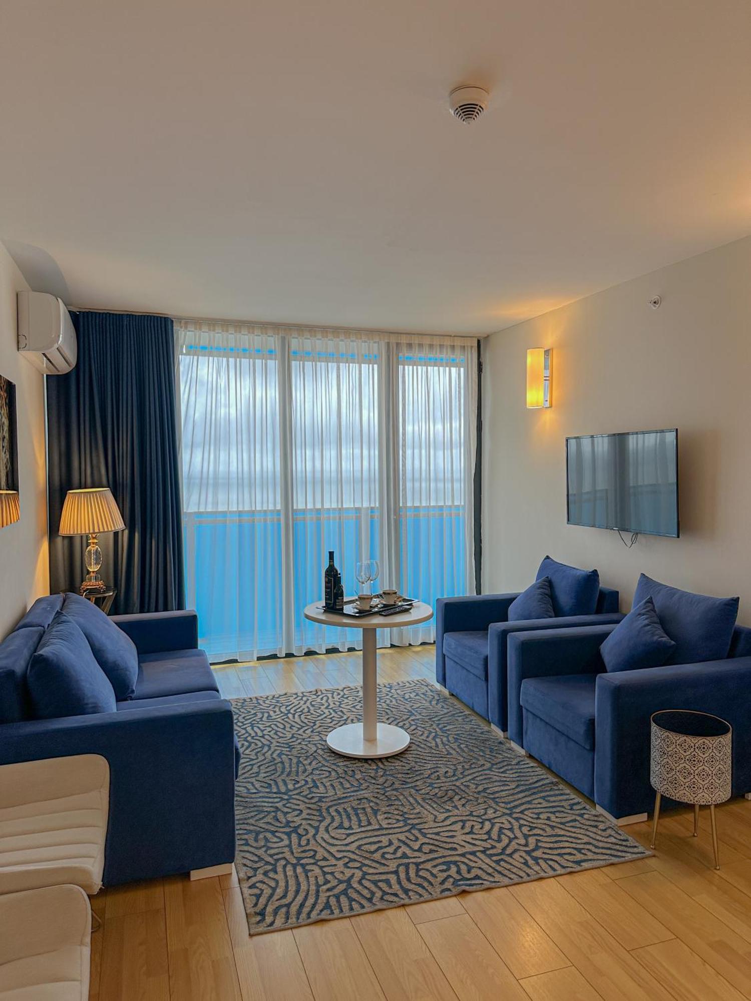 Luxury Batumi Hotel ภายนอก รูปภาพ