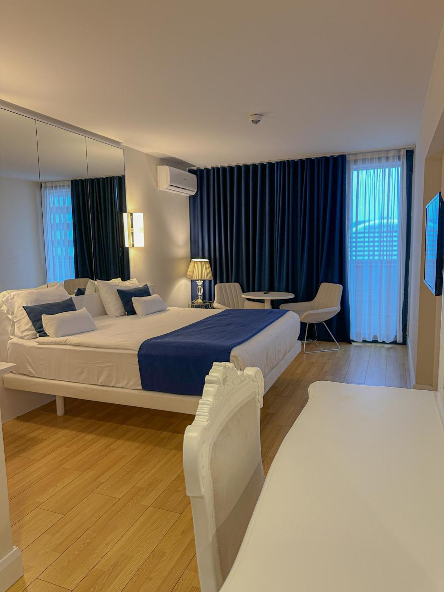 Luxury Batumi Hotel ภายนอก รูปภาพ