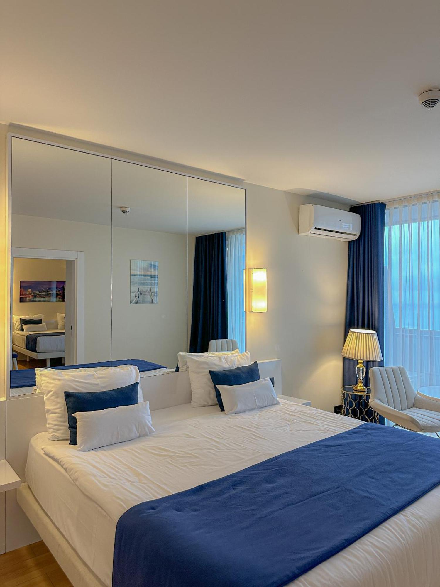 Luxury Batumi Hotel ภายนอก รูปภาพ