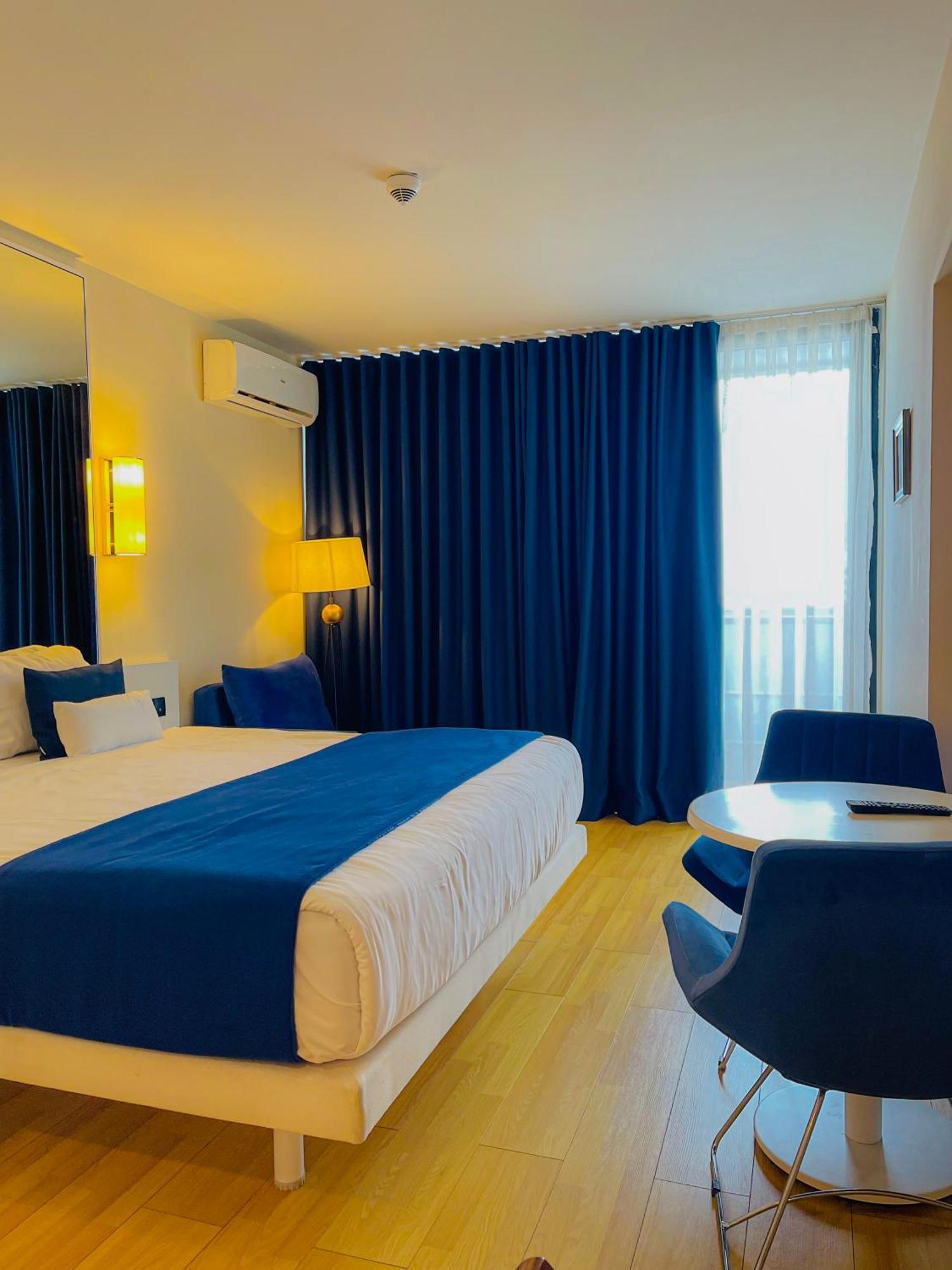 Luxury Batumi Hotel ภายนอก รูปภาพ