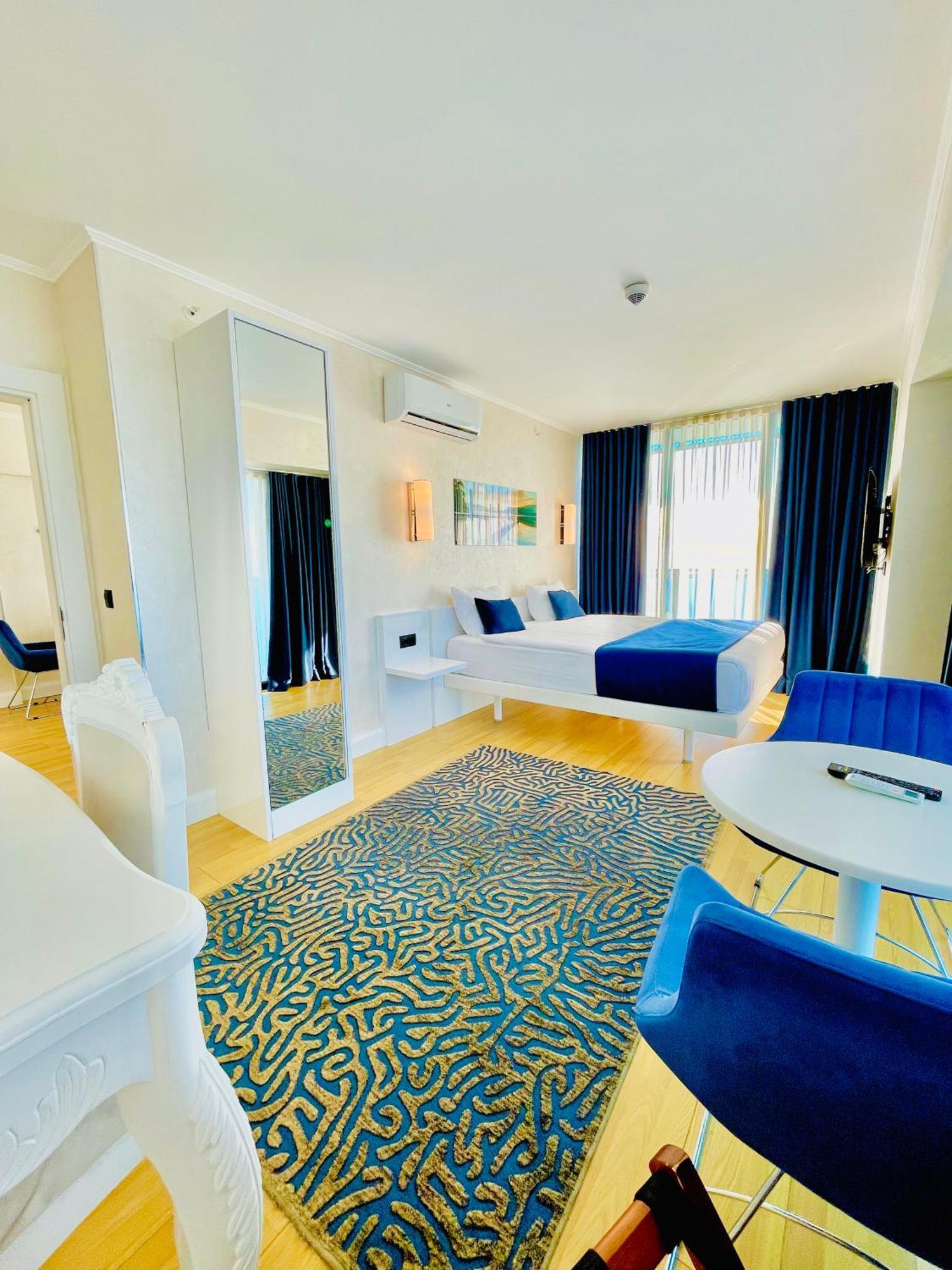 Luxury Batumi Hotel ภายนอก รูปภาพ