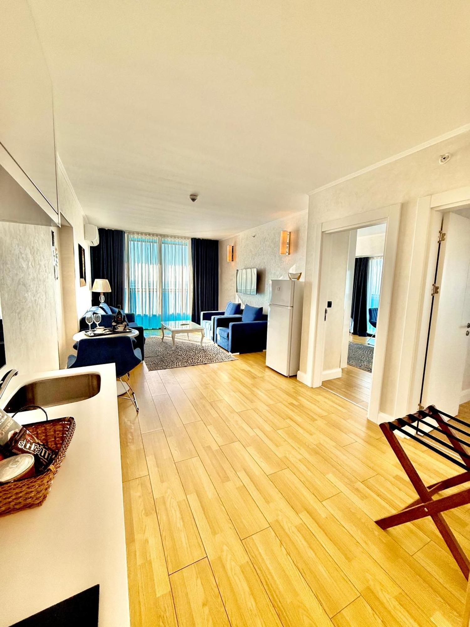 Luxury Batumi Hotel ภายนอก รูปภาพ